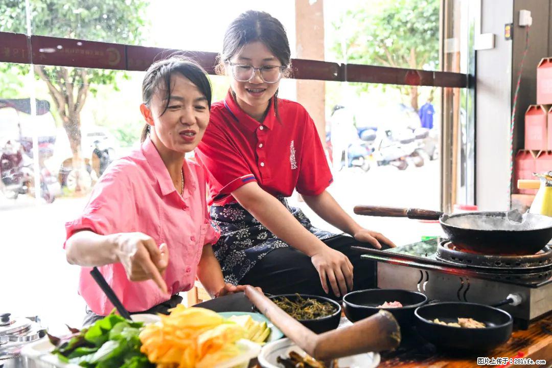 全网追的“扁担女孩”,找了一份暑假工,时薪12元 - 连云港生活资讯 - 连云港28生活网 lyg.28life.com